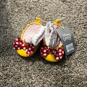 Minnie Mouse baby shoes!